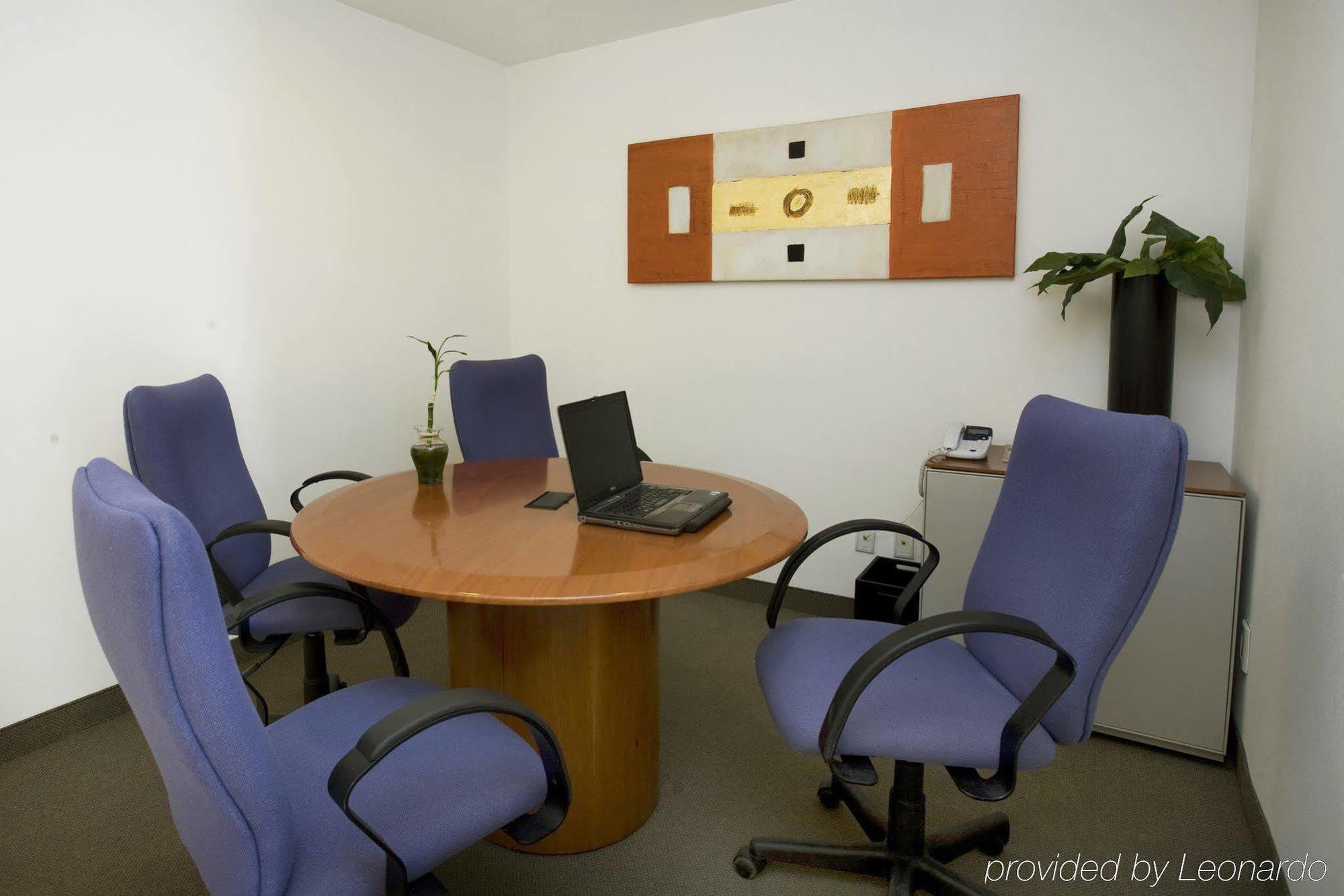 Fiesta Inn San Luis Potosi Glorieta Juarez Бизнес снимка