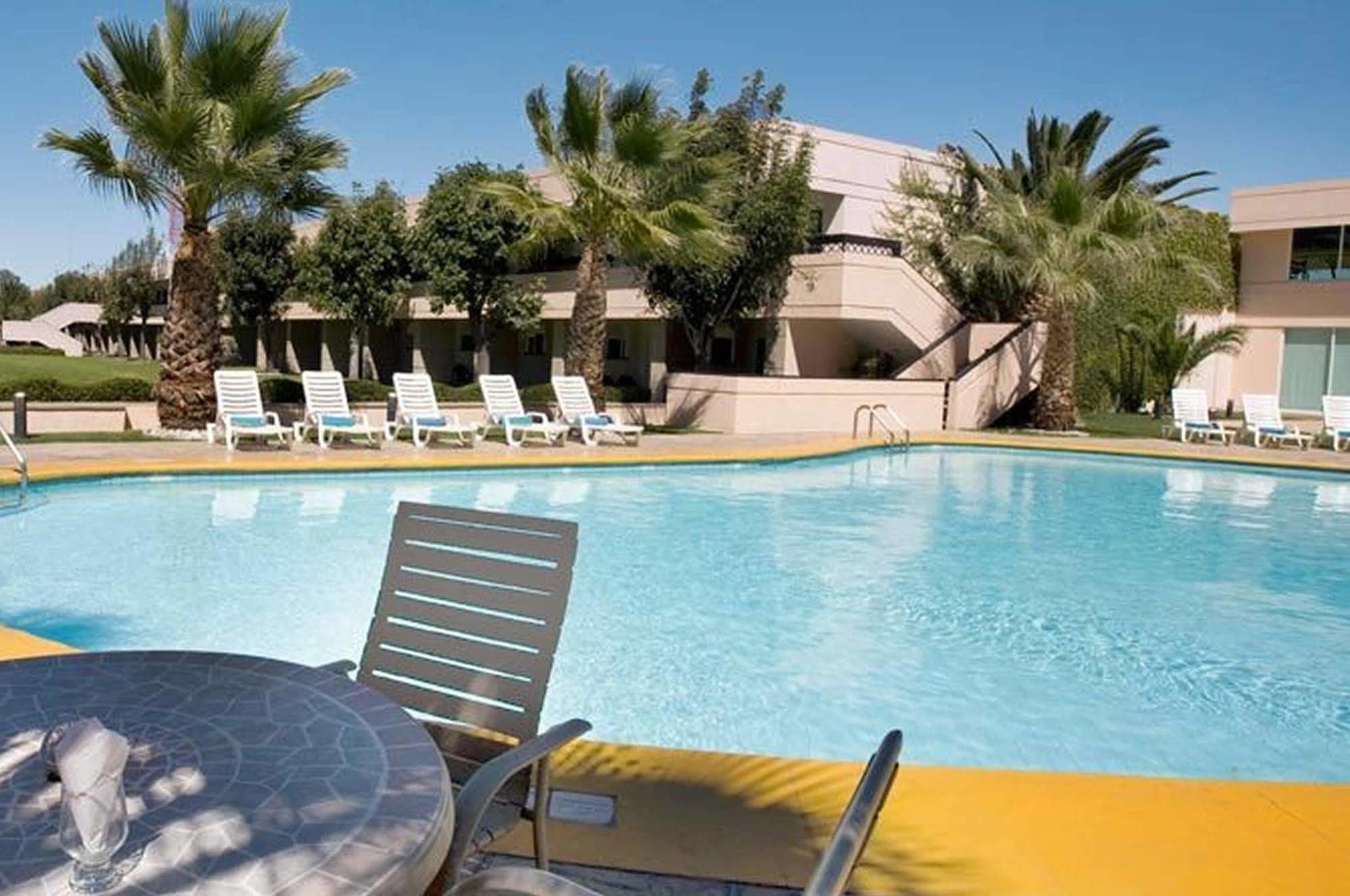 Fiesta Inn San Luis Potosi Glorieta Juarez Екстериор снимка