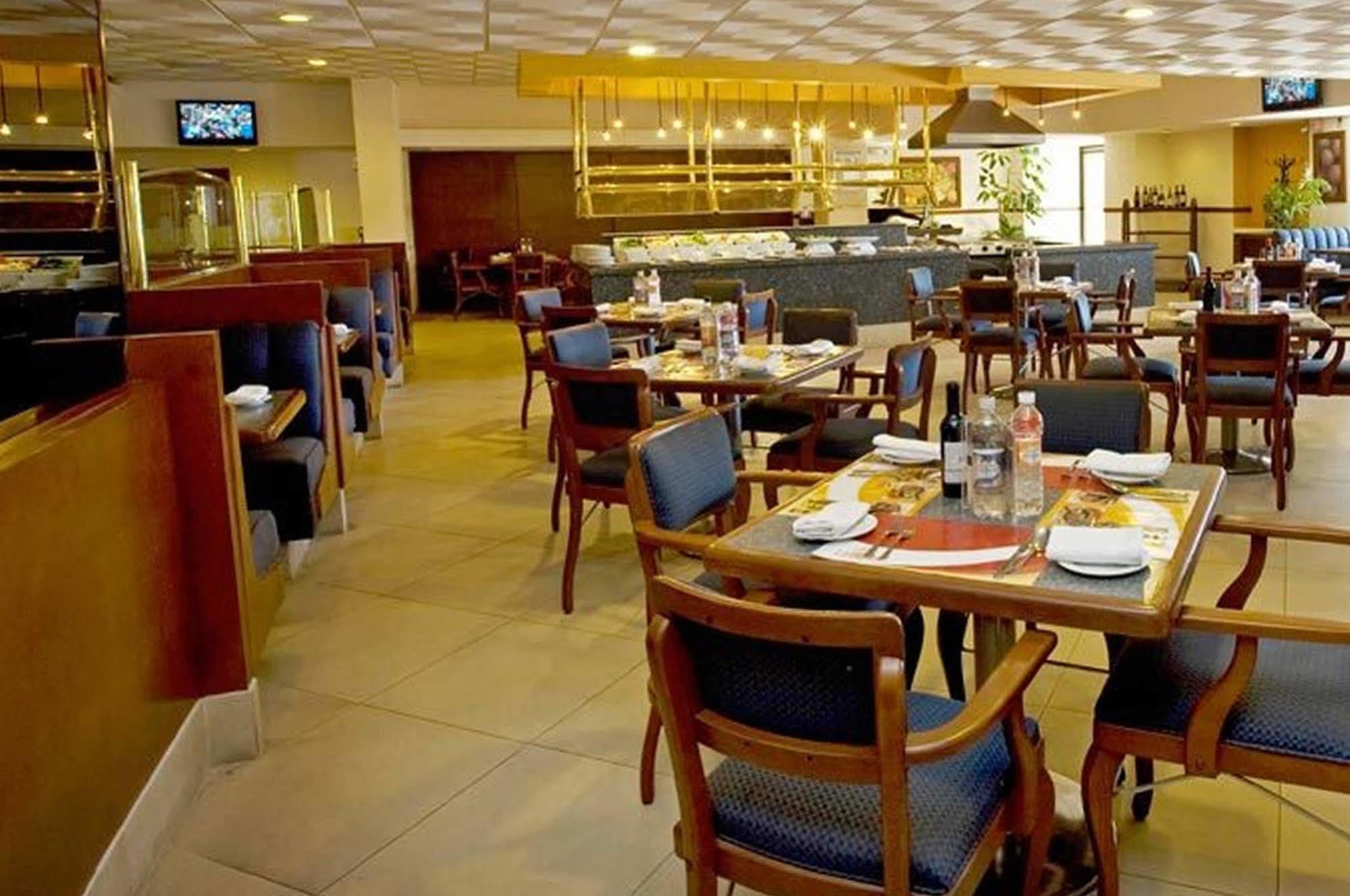 Fiesta Inn San Luis Potosi Glorieta Juarez Екстериор снимка